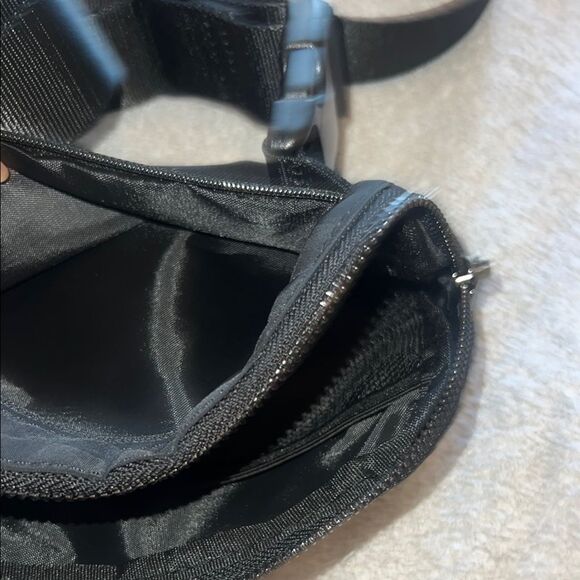 NEW Sleek Black Belt Bag with Adjustable Strap - Picture 4 of 5